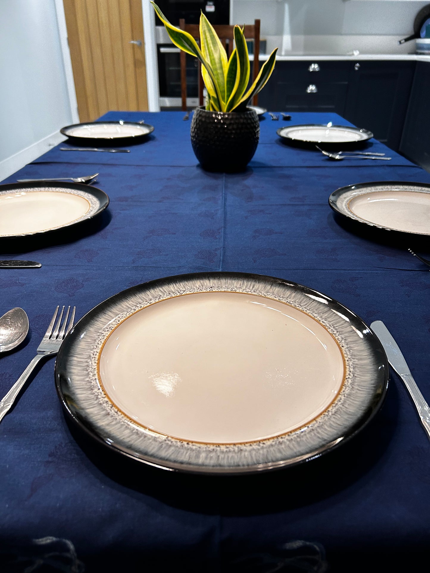 Aromatic Allium Tablecloth